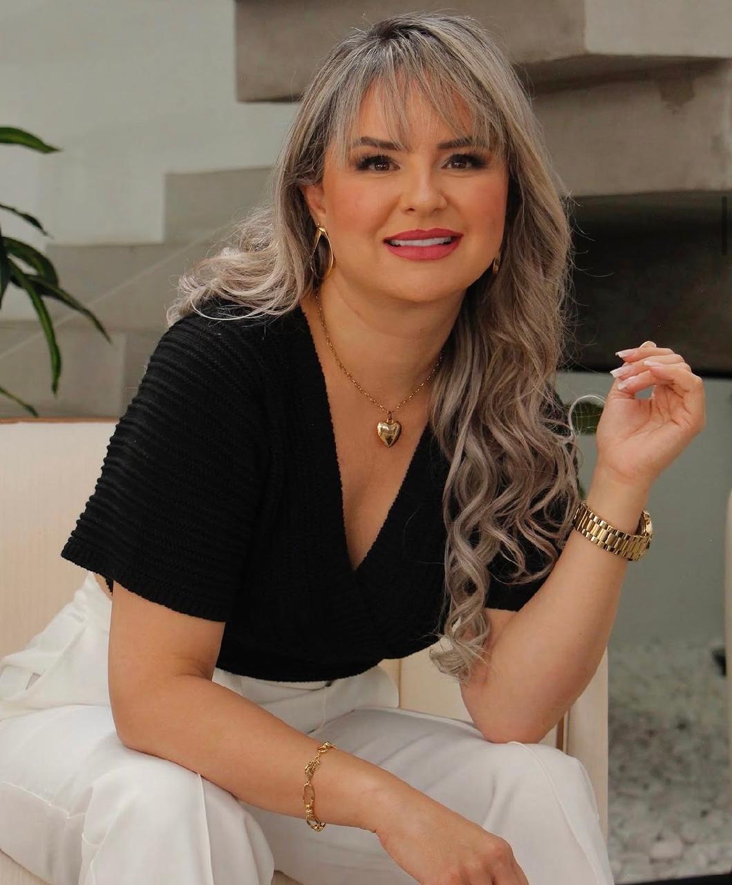 Vanélia, à frente de vendas, projetos e obras da Flonare